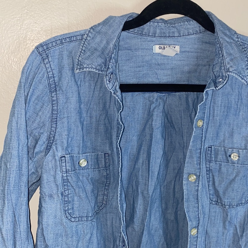 🎈Blue button up long sleeved top! - Picture 2 of 8